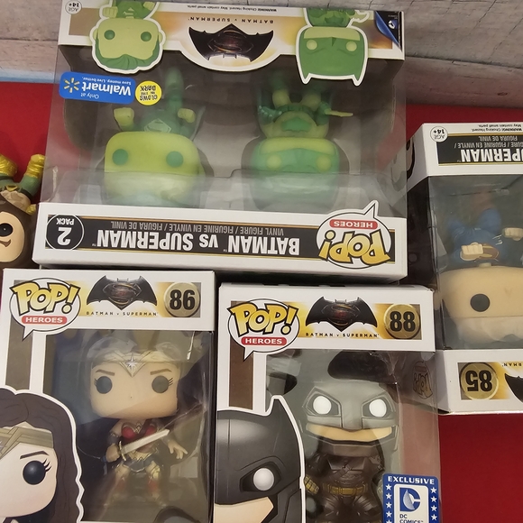 Funko Pops Batman V Superman Lot of 6  Glow And Legion Of Collectors Not Mint - Picture 7 of 9
